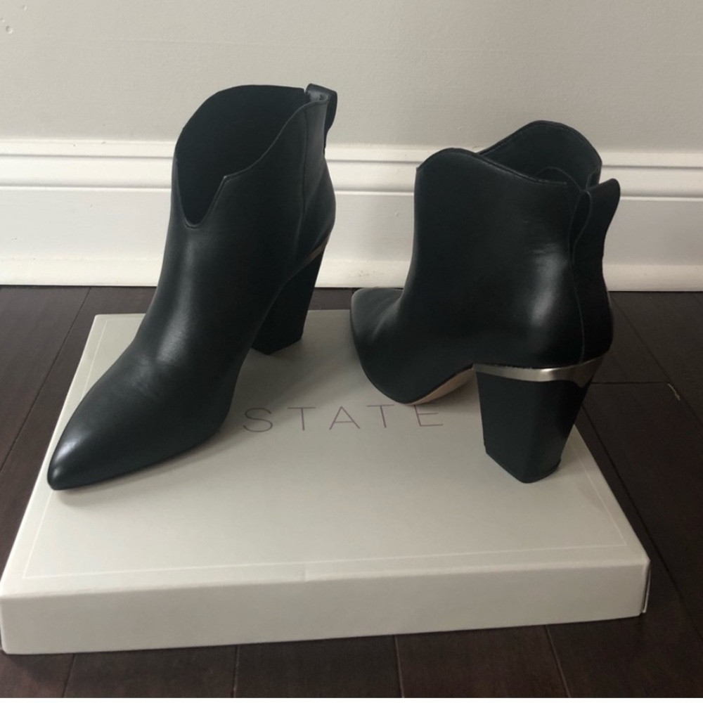 Like-new 1. State Black Leather Ankle Booties size 7.5
